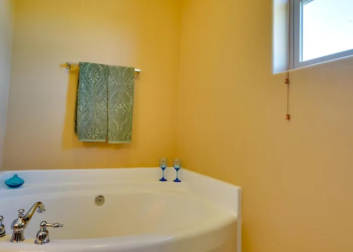 9 Mi To Park: Getaway W/ Game Holiday home