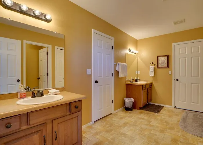 9 Mi To Park: Getaway W/ Game Holiday home